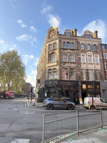 Historic Holborn meets Modern 1 BR flat. - image 7