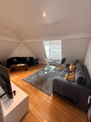 Historic Holborn meets Modern 1 BR flat. - image 13