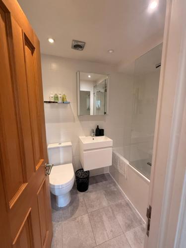 Historic Holborn meets Modern 1 BR flat. - image 11