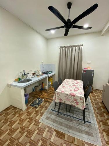 Kitchen, Ayah Su Homestay Atas Tol in Kedai Buluh