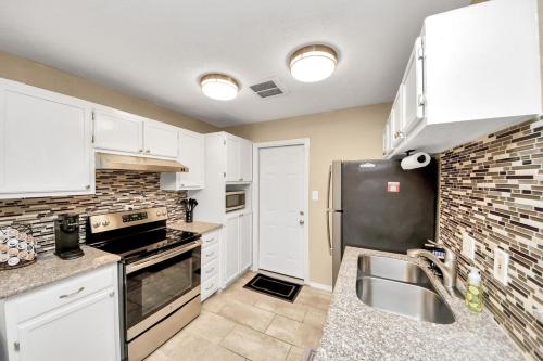 Cozy 3BR Retreat Near NASA and Hobby Airport in Ellington