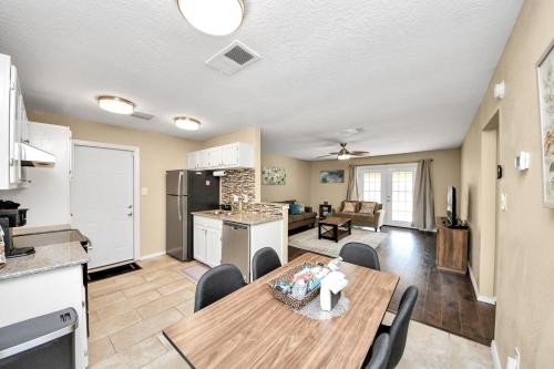 Cozy 3BR Retreat Near NASA and Hobby Airport in Ellington