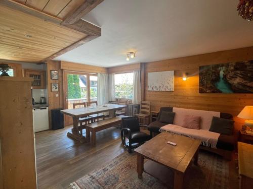 Spacious 2 bedroom apt with terrace Chamonix center - Location saisonnière - Chamonix-Mont-Blanc