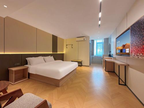 room detail thumbnail 1