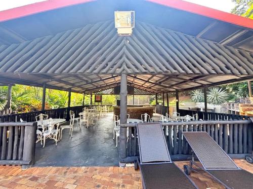 Salt Rock Ocean Breeze Suite - Sleeps 4 in Ballito
