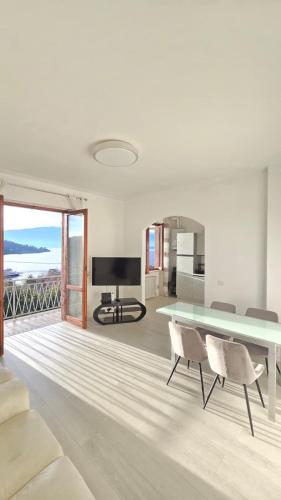 Apartment With View Lake Maggiore/Laveno Mombello in Laveno-Mombello