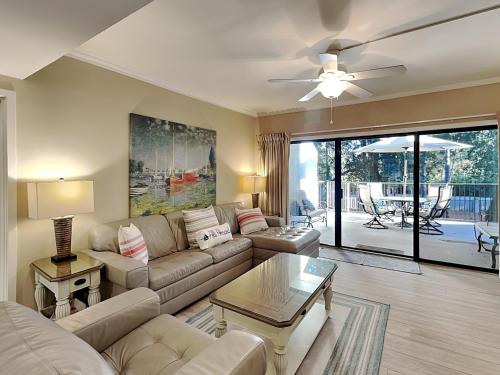 Village House 102 Sleeps 6 2 Bedrooms Pool - main image