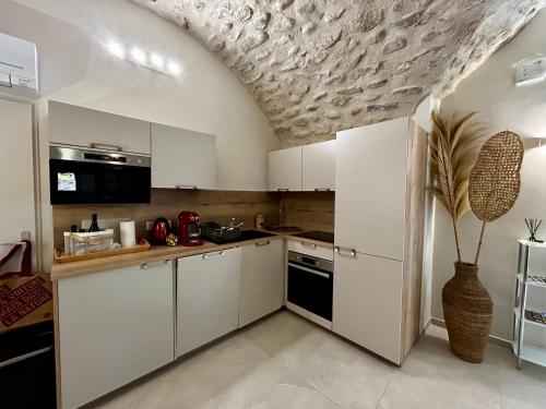 Kitchen, Clos des Mouliniers - Gites 5 etoiles en Ardeche in Saint-Privat