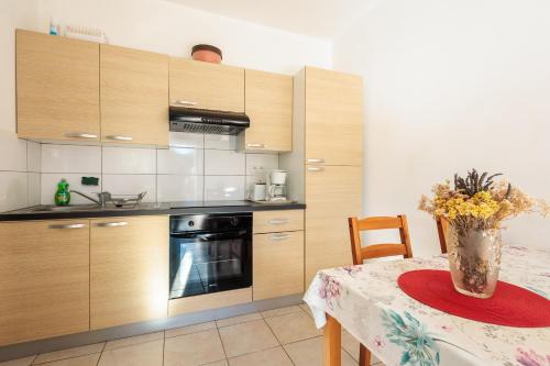 virtuve, Les Deux Villages n°3 - Studio avec Terrasse in Reilhanette