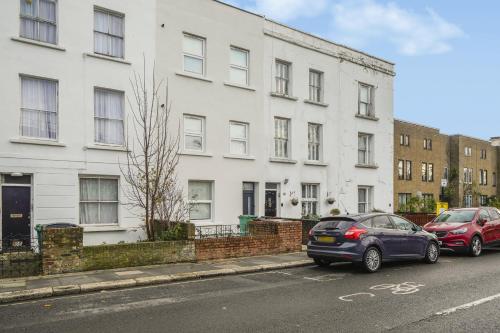Stylish Kentish Town HomePrivate Garden Jacuzzi - image 13