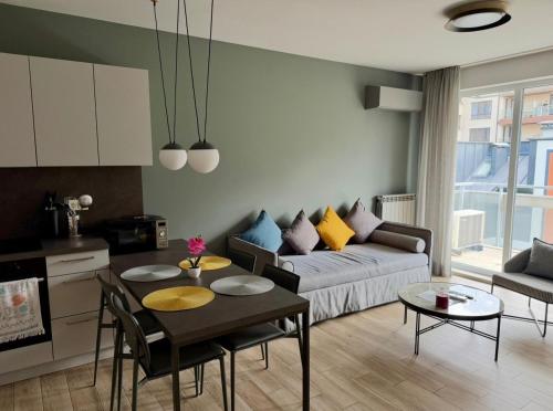 2 bedrooms, 4 beds