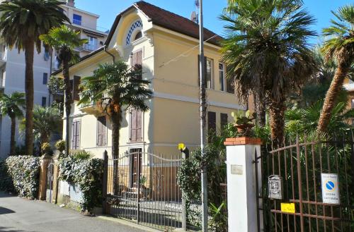  Magnolia, Pension in Rapallo