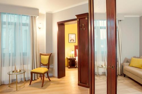 room detail thumbnail 0