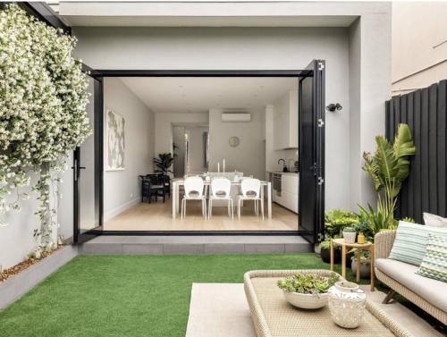 Spacious Architect-Designed Family Home in Redfern - image 10