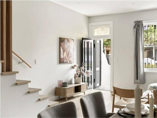 Spacious Architect-Designed Family Home in Redfern - image 12