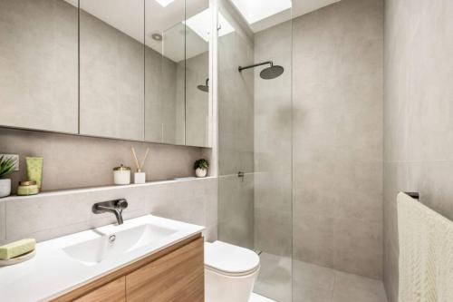 Spacious Architect-Designed Family Home in Redfern - image 8