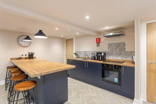 Modern 4 Bedroom Apartment, Edinburgh. in 達爾基斯
