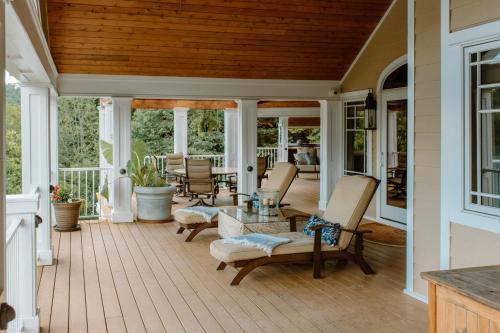Balcony/terrace, Waterfront Retreat with Dock, Pool and Jet Skis in La Follette