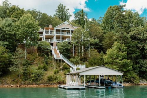 Exterior view, Waterfront Retreat with Dock, Pool and Jet Skis in La Follette