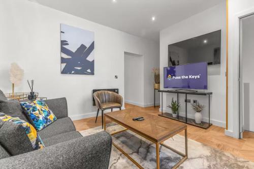 Duplex City Apartment - Walk AO Arena & Deansgate - Pass the Keys, Manchester