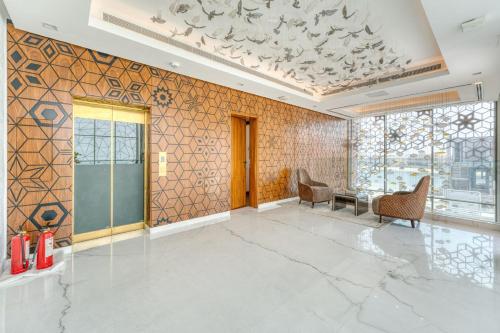 Signature Palm Villa Ultra-Luxury 6 BDR Retreat - image 4