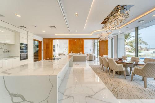 Signature Palm Villa Ultra-Luxury 6 BDR Retreat - image 6