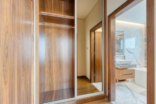Signature Palm Villa Ultra-Luxury 6 BDR Retreat - image 7
