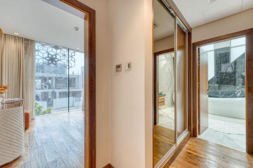 Signature Palm Villa Ultra-Luxury 6 BDR Retreat - image 8
