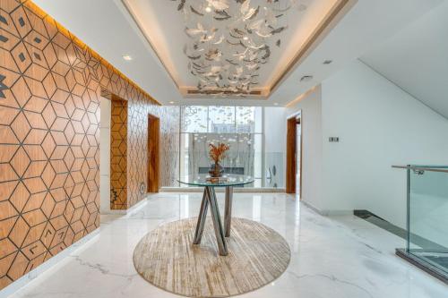 Signature Palm Villa Ultra-Luxury 6 BDR Retreat - image 12