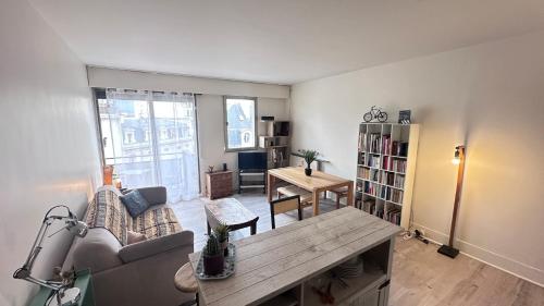 Studio near Champs-Elysées, facing Parc Monceau