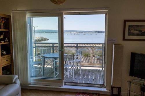 Ahoy - Balcony with Beautiful Harbour Views