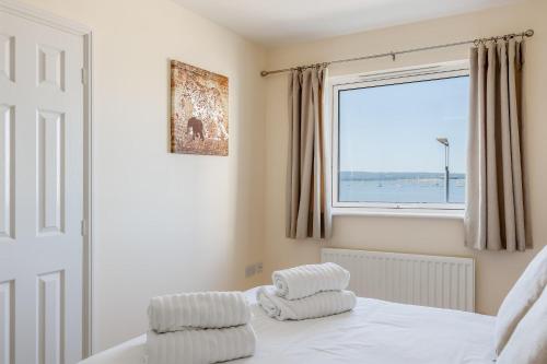 Ahoy - Balcony with Beautiful Harbour Views