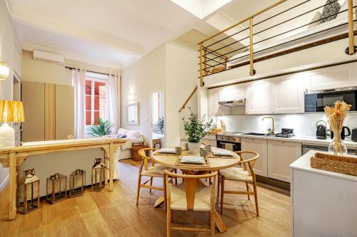 Elegant flat with AC, heart of old Nice, Walking to the Beach!, Nice