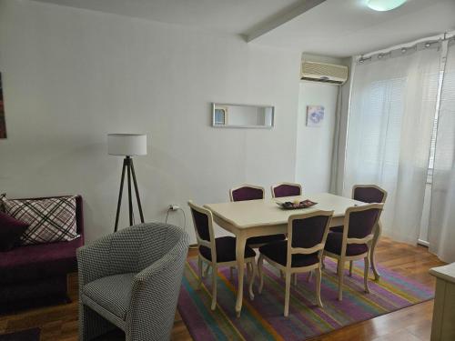 Lovely square apartment Purple Velvet 43 Macedonia Stree, Skopje (photo 7)
