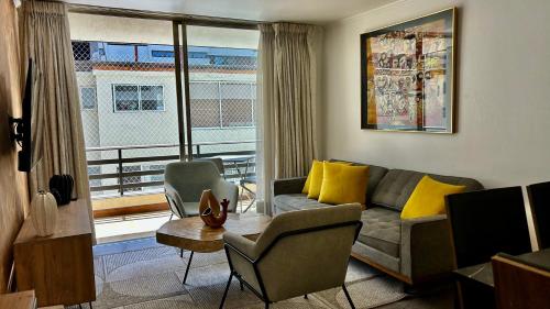 Acogedor departamento en Barrio el Golf con Aire acondicionadoCercano a Costanera Center y MUT