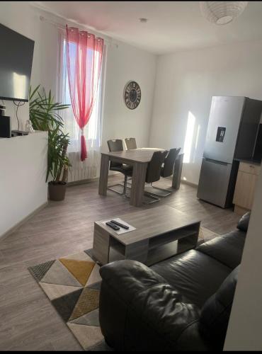 Andrézieux-Bouthéon Appartement confortable Andrezieux Boutheon 3-Star Guesthouse suite