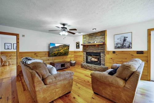 Creekside Home-5 acres-2 min to Orchards in East Ellijay (GA)