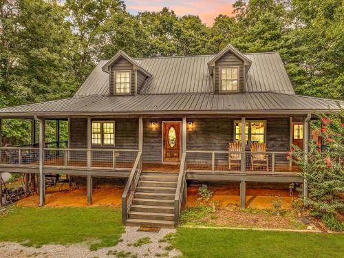 Creekside Home-5 acres-2 min to Orchards in East Ellijay (GA)