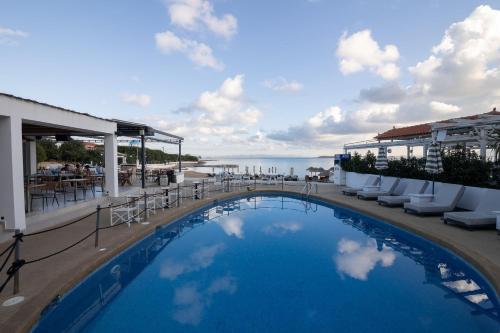 Oasis Beach Hotel – khách sạn tại Skala