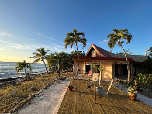Kilátás, St. Croix 4 BR Beach Villa | Explorer's Paradise in Frederiksted