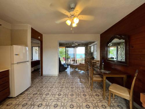 Konyha, St. Croix 4 BR Beach Villa | Explorer's Paradise in Frederiksted