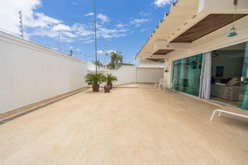 Incrível e Ampla Casa a 200m da Praia da Enseada – khách sạn tại Jardim Virginia