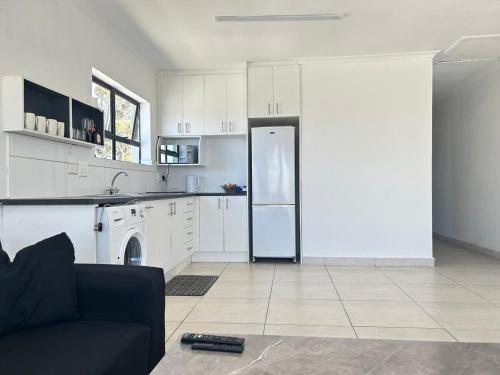 Shine house – khách sạn tại Helderberg