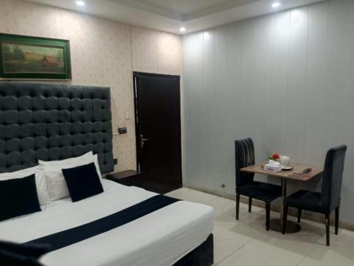 Hotel Tulip INN - image 12