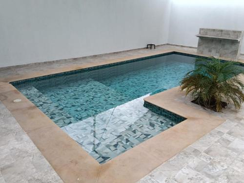 Peldbaseins, Casa familiar con piscina privada in Agua de Dios