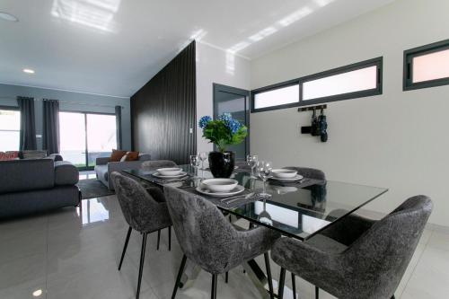 GuestReady - Sunset House in เรลวา