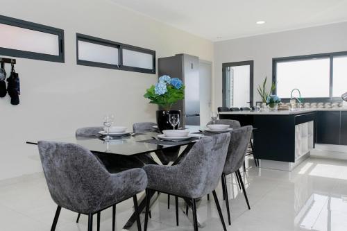 GuestReady - Sunset House in เรลวา