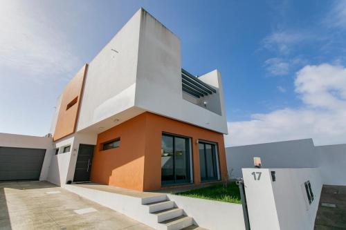 GuestReady - Sunset House in เรลวา