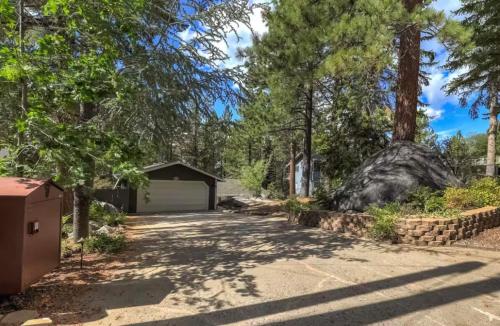 Hot TubSaunaPoolPrivate Beach Tahoe Oasis in Zephyr Cove (NV)