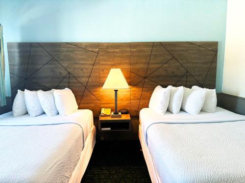 Days Inn & Suites by Wyndham Wildwood - image 2